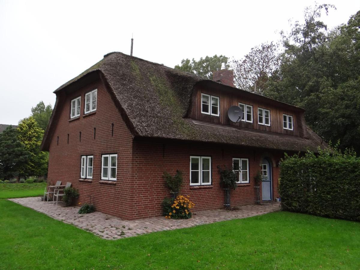 Ferienwohnung-Dg-Im-Reetdachhaus-Im-Ort-Welt Extérieur photo