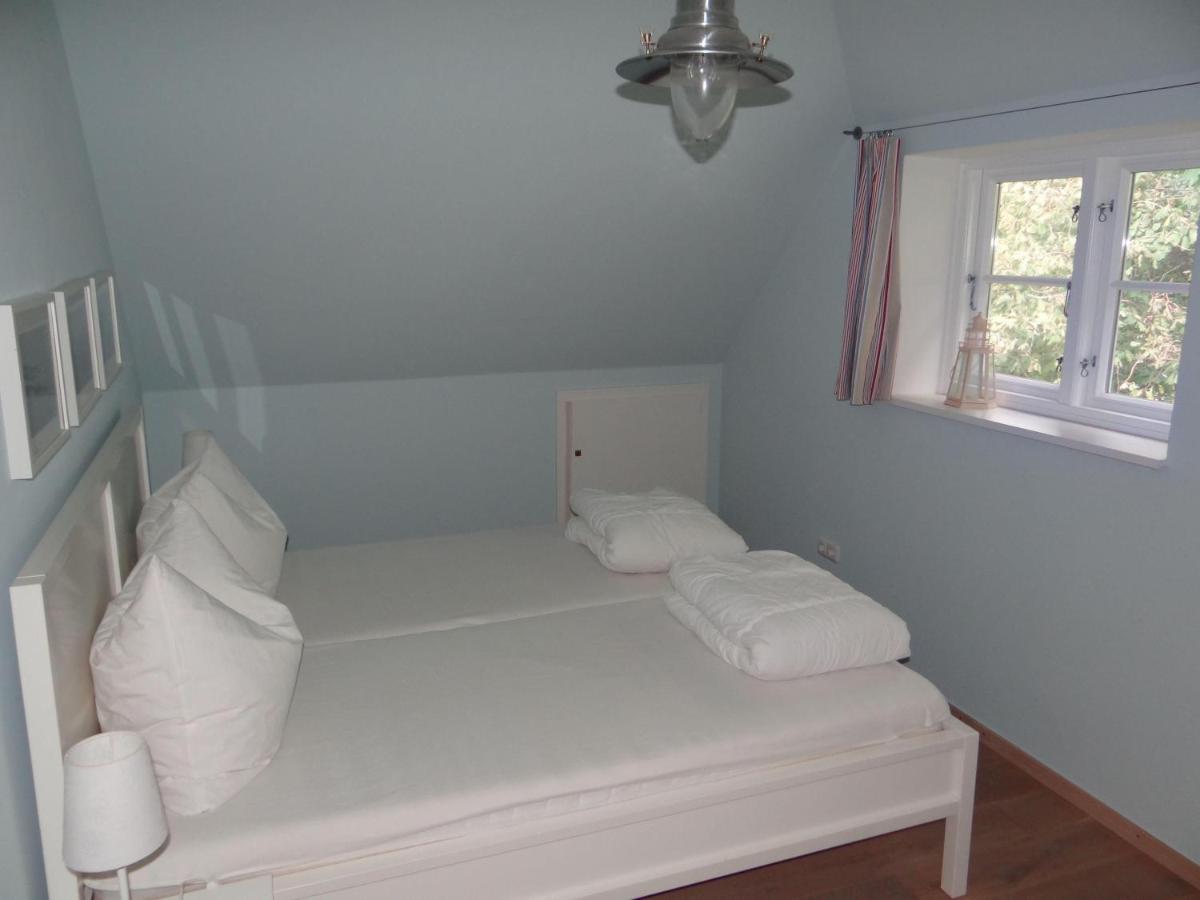 Ferienwohnung-Dg-Im-Reetdachhaus-Im-Ort-Welt Extérieur photo